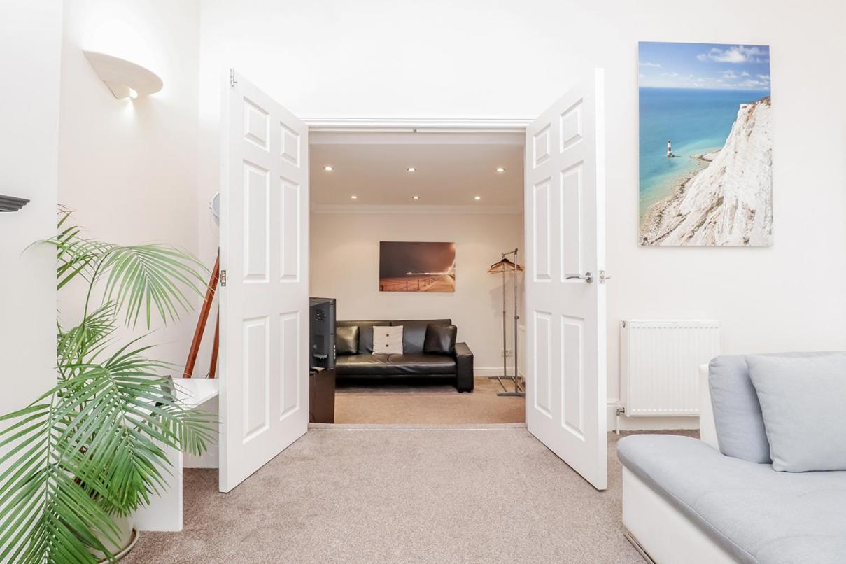 3 Queens Gardens Sea View Apartment Eastbourne Dış mekan fotoğraf