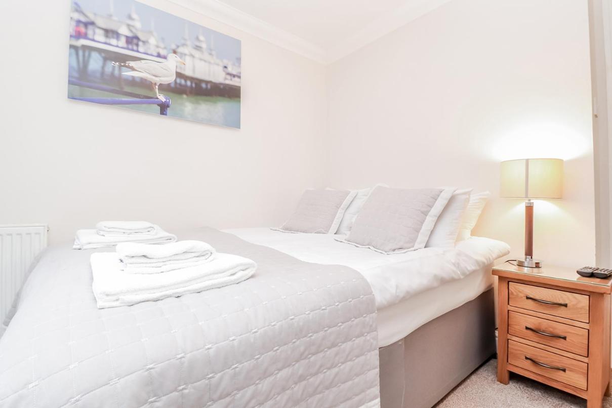 3 Queens Gardens Sea View Apartment Eastbourne Dış mekan fotoğraf
