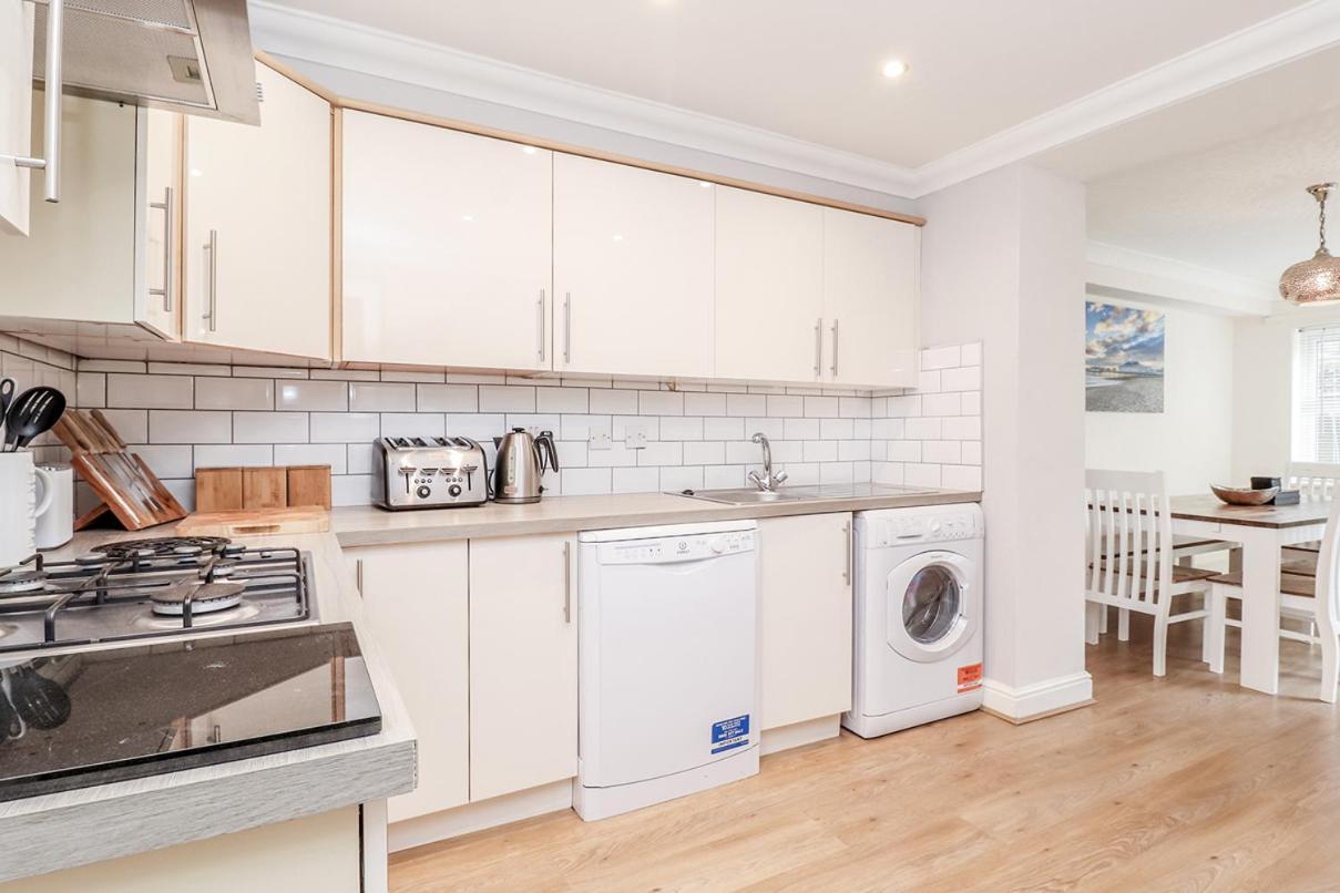 3 Queens Gardens Sea View Apartment Eastbourne Dış mekan fotoğraf