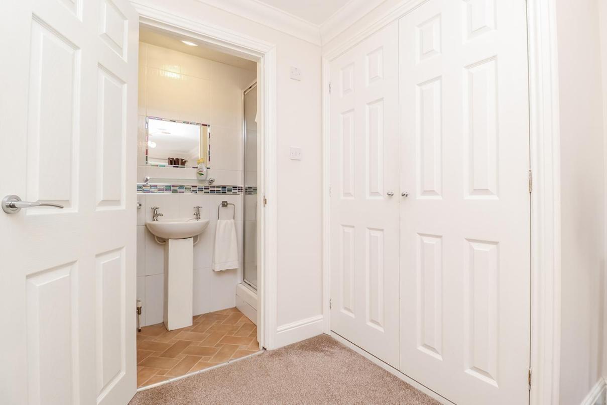 3 Queens Gardens Sea View Apartment Eastbourne Dış mekan fotoğraf