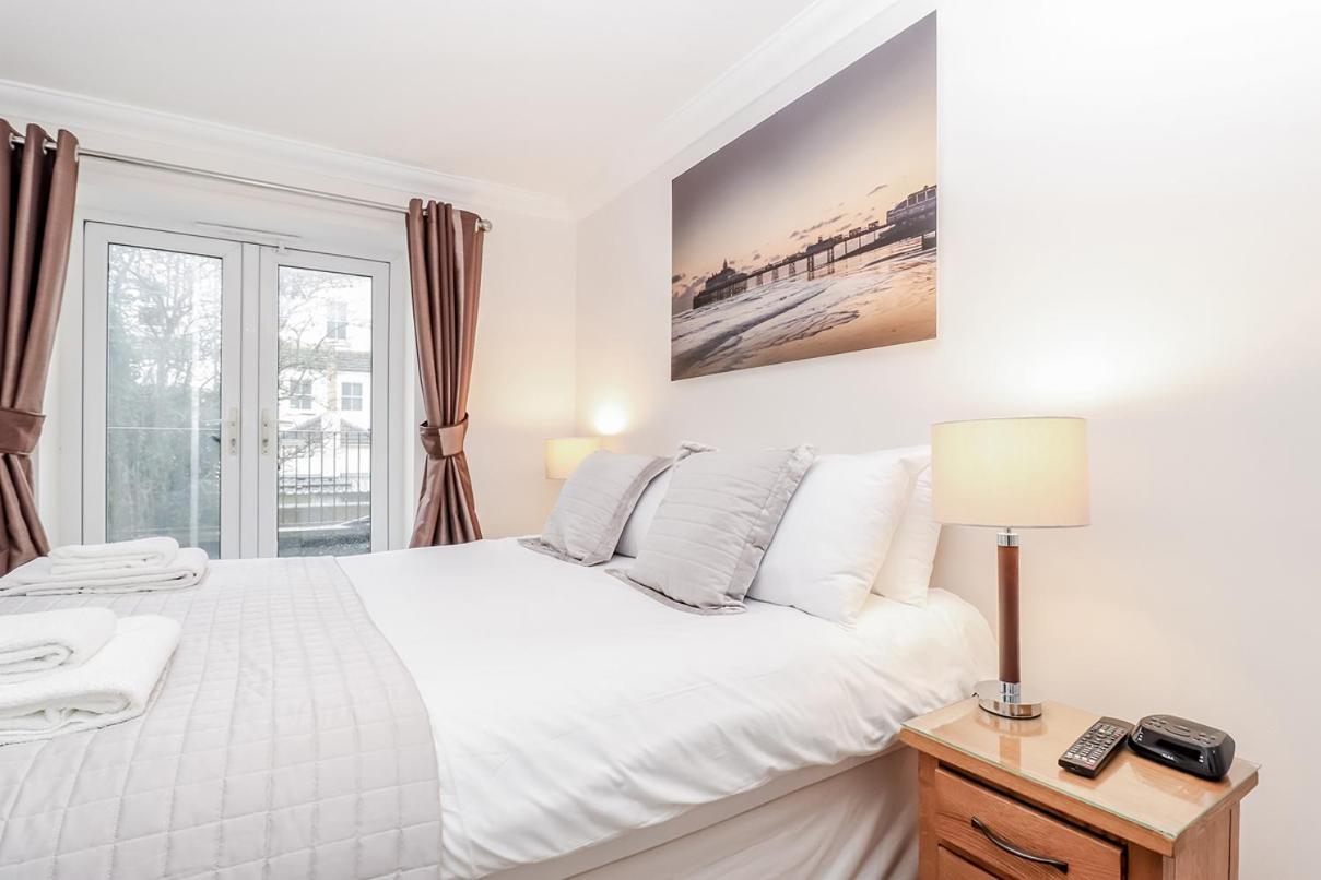 3 Queens Gardens Sea View Apartment Eastbourne Dış mekan fotoğraf
