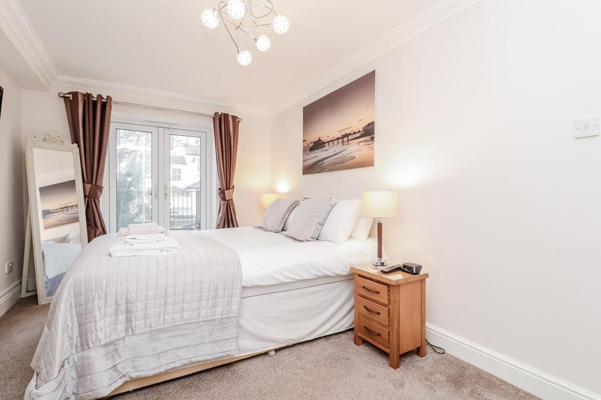 3 Queens Gardens Sea View Apartment Eastbourne Dış mekan fotoğraf