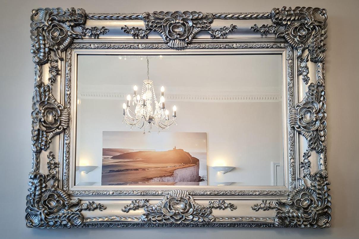 3 Queens Gardens Sea View Apartment Eastbourne Dış mekan fotoğraf